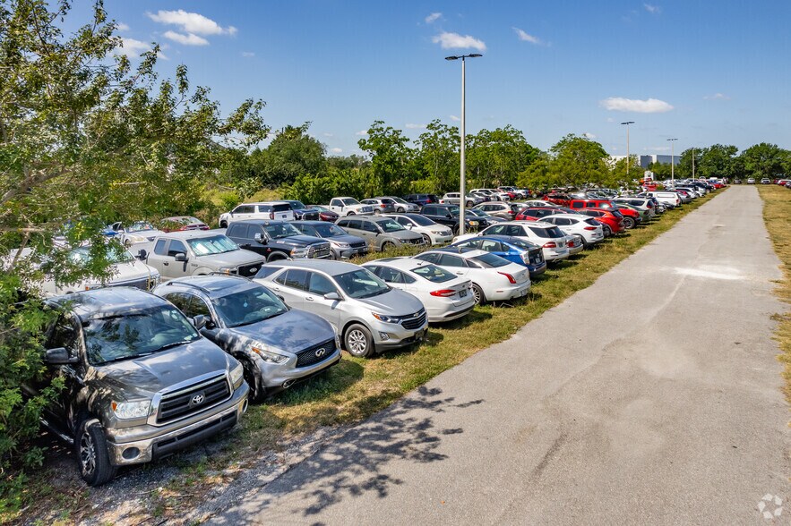 7350 Narcoossee Rd, Orlando, FL à vendre - Photo du bâtiment - Image 2 de 15