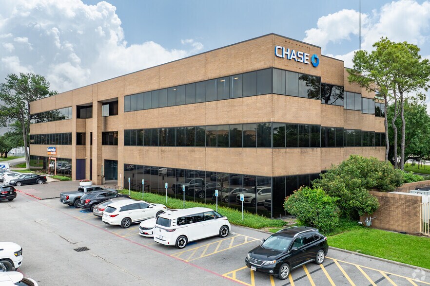 8799 North Loop East, Houston, TX for lease - Building Photo - Image 1 of 6