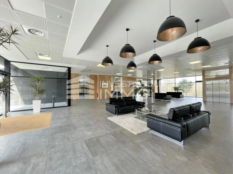 Bureau dans Jossigny à vendre - Photo du bâtiment - Image 1 de 3