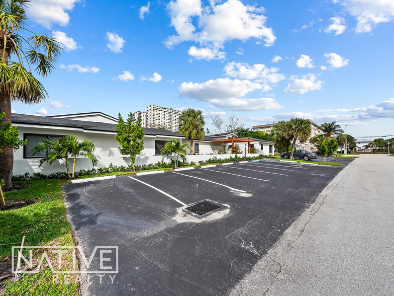 3305 SE 5th St, Pompano Beach, FL à vendre - Photo du b timent - Image 2 de 46