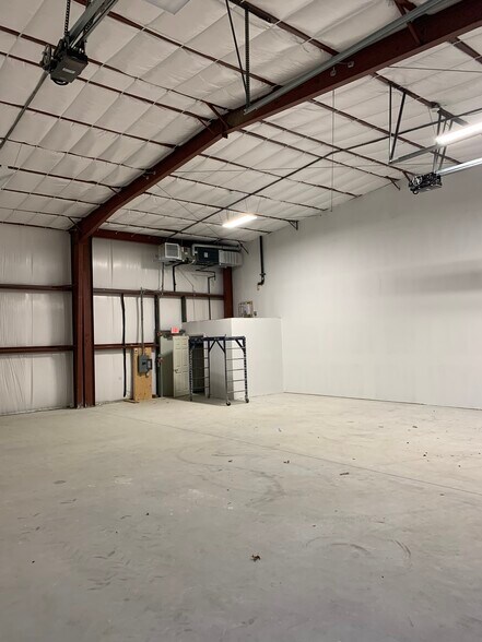 24B Easy St, Yarmouth Port, MA à vendre - Photo du bâtiment - Image 3 de 5