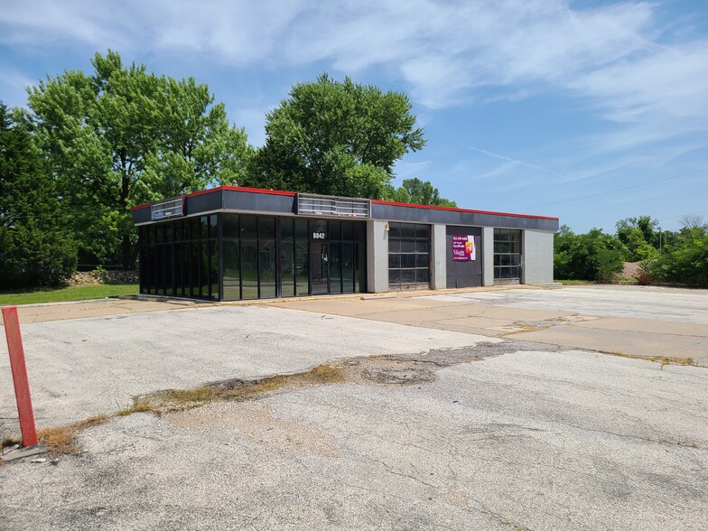 8042 Parallel Pky, Kansas City, KS for sale - Building Photo - Image 1 of 2