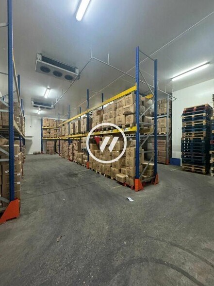 Industrial in Sarcelles for lease - Interior Photo - Image 3 of 12