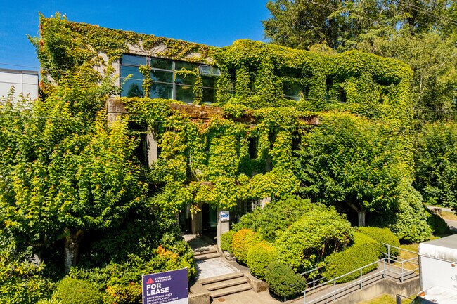 Plus de détails pour 1000 3rd St, North Vancouver District, BC - Bureau à louer