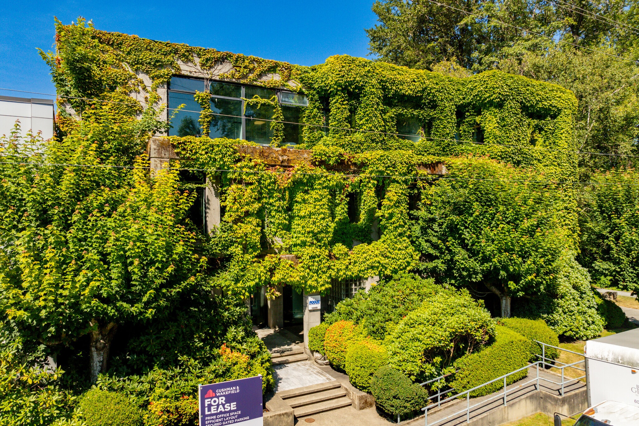 1000 3rd St, North Vancouver District, BC for lease Primary Photo- Image 1 of 5