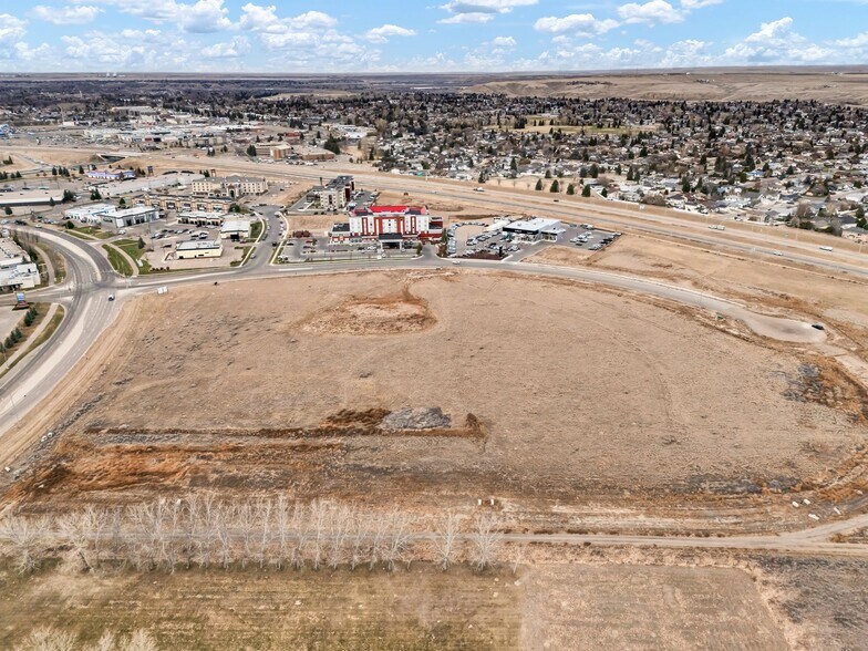 3010 Strachan Rd SE, Medicine Hat, AB à louer - Photo du bâtiment - Image 3 de 4