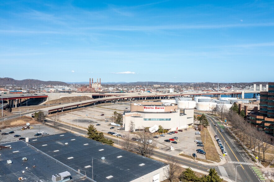 600 Long Wharf Dr, New Haven, CT à louer - Photo du bâtiment - Image 1 de 12