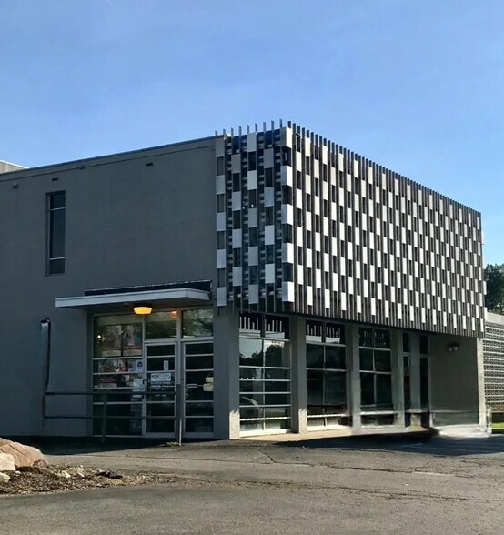 2355 E Stadium Blvd, Ann Arbor, MI à louer - Photo principale - Image 1 de 4
