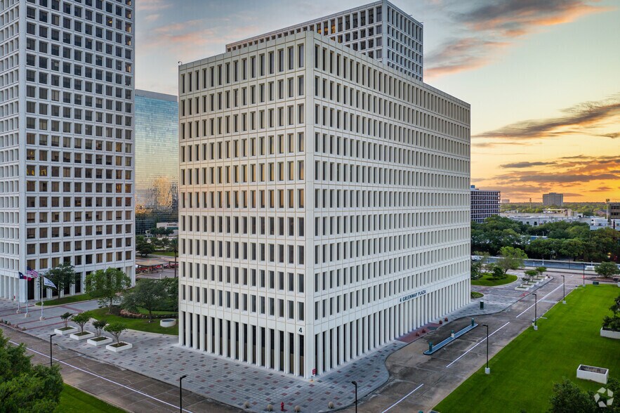 4 Greenway Plz, Houston, TX à louer - Photo du bâtiment - Image 2 de 4