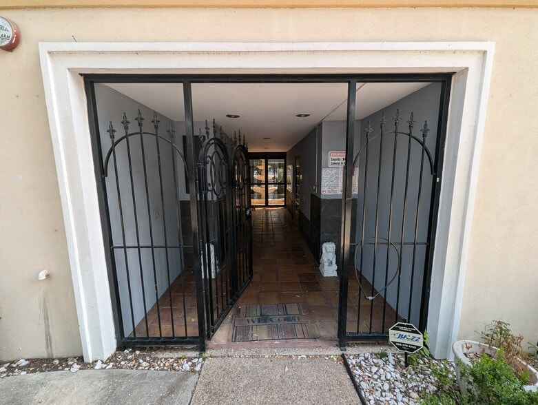 4005 Menchaca Rd, Austin, TX for sale - Building Photo - Image 2 of 15