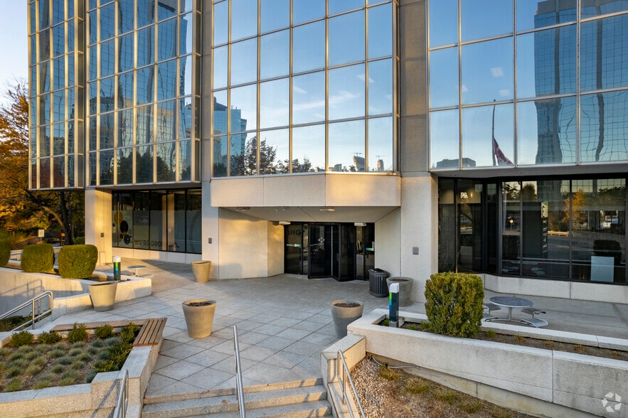 3 Robert Speck Pky, Mississauga, ON for lease - Building Photo - Image 3 of 4