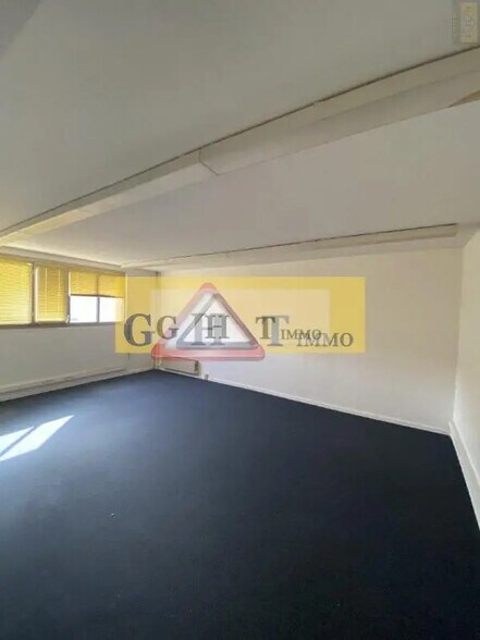 Office in Saint-Maur-des-Fossés for lease - Interior Photo - Image 2 of 5