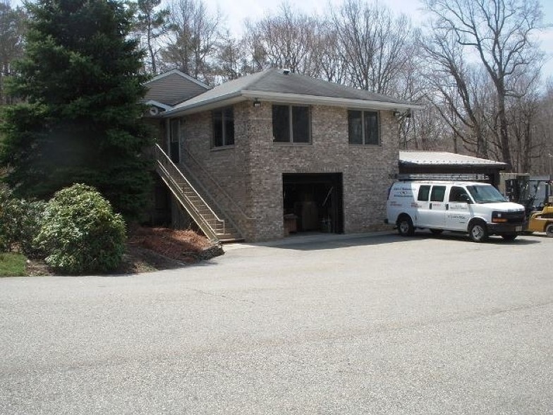 1045 Macopin Rd, West Milford, NJ à vendre - Photo du bâtiment - Image 1 de 1