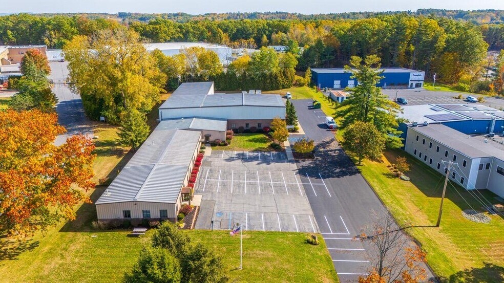 747 Pierce Rd, Clifton Park, NY à louer - Photo du bâtiment - Image 3 de 3