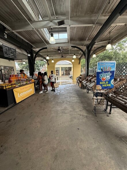 4 French Market pl, New Orleans, LA à louer - Photo du bâtiment - Image 3 de 7