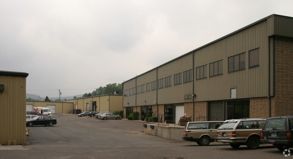 430-468 Smith St, Middletown, CT à louer - Photo du bâtiment - Image 3 de 8