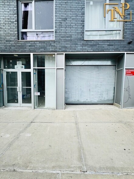 7009 45th Ave, Woodside, NY à vendre - Photo du bâtiment - Image 3 de 5