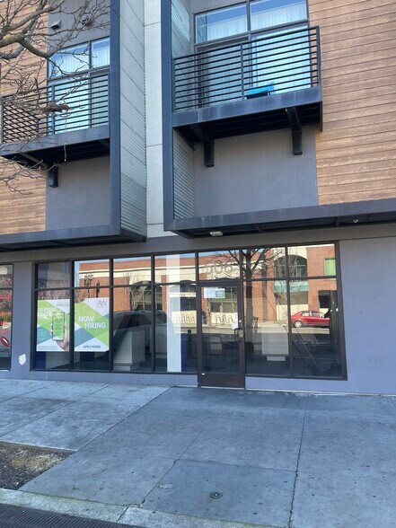 506 E Weber Ave, Stockton, CA à louer - Photo du bâtiment - Image 2 de 13