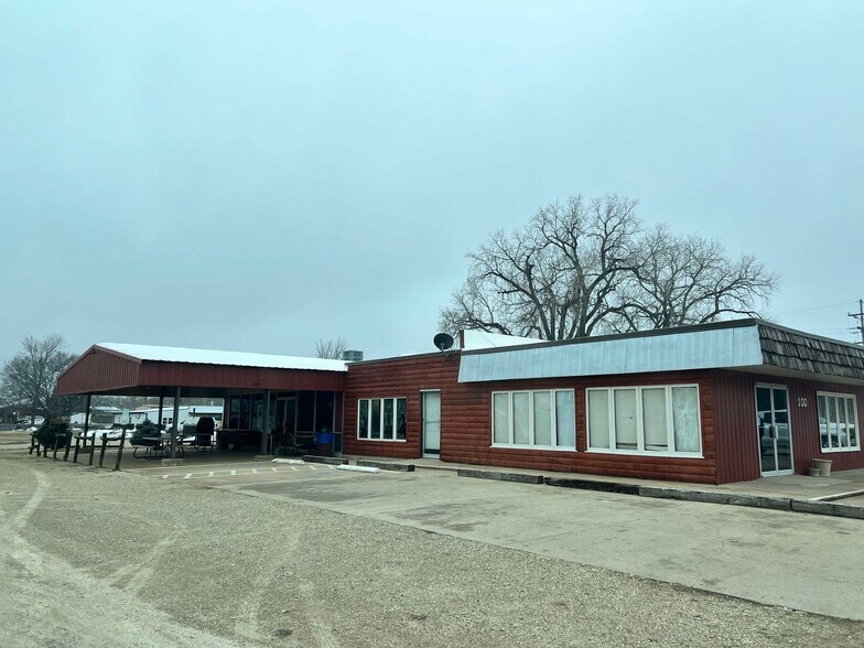 100 SE 5th St, Abilene, KS à louer - Photo du bâtiment - Image 3 de 13