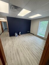 5205 N Ironwood Ln, Milwaukee, WI for lease Interior Photo- Image 2 of 5
