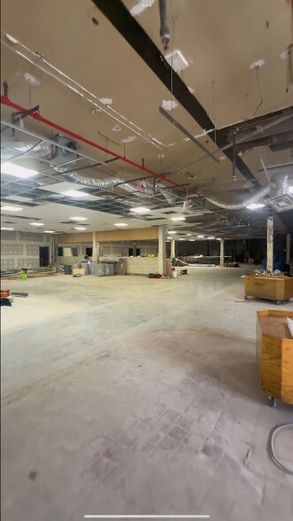 8202 45th Ave, Elmhurst, NY for lease - Building Photo - Image 2 of 8