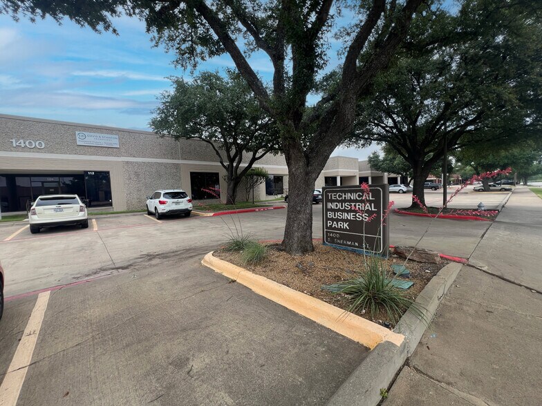 1400 S Sherman St, Richardson, TX à louer - Photo du bâtiment - Image 3 de 4