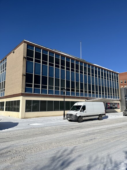 256 3rd St, Niagara Falls, NY à vendre - Photo du bâtiment - Image 1 de 1