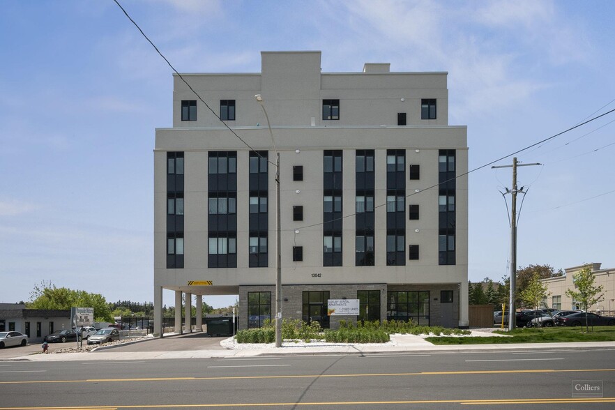 13042 Yonge St, Richmond Hill, ON à vendre - Photo principale - Image 1 de 3