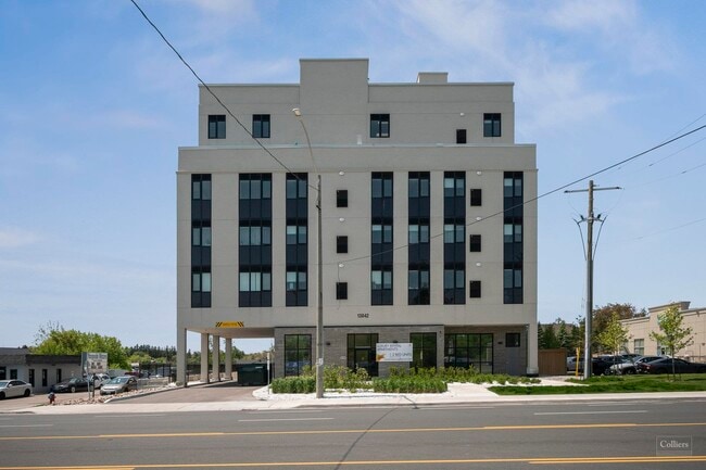 Plus de détails pour 13042 Yonge St, Richmond Hill, ON - Multi-résidentiel à vendre