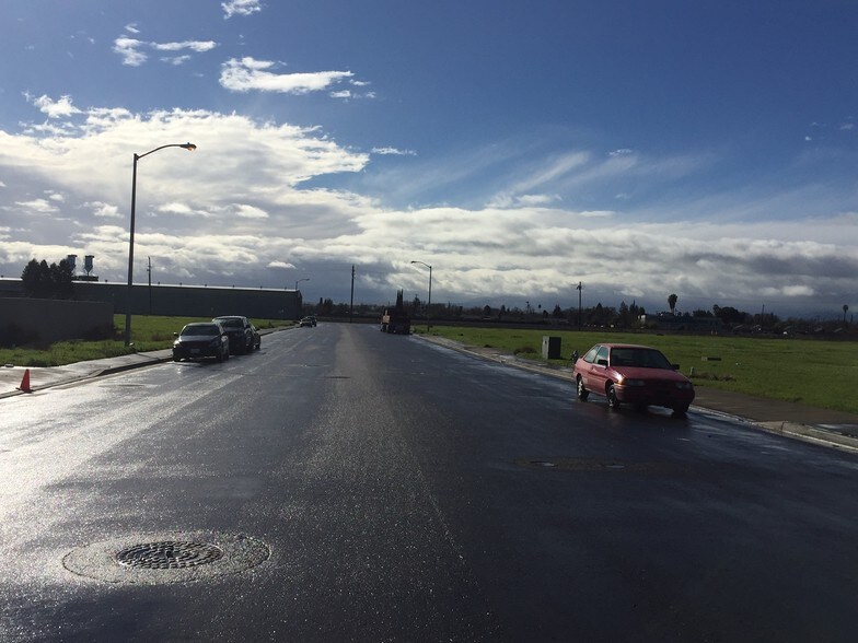 Commerce Way, Los Banos, CA à vendre - Photo du bâtiment - Image 2 de 13