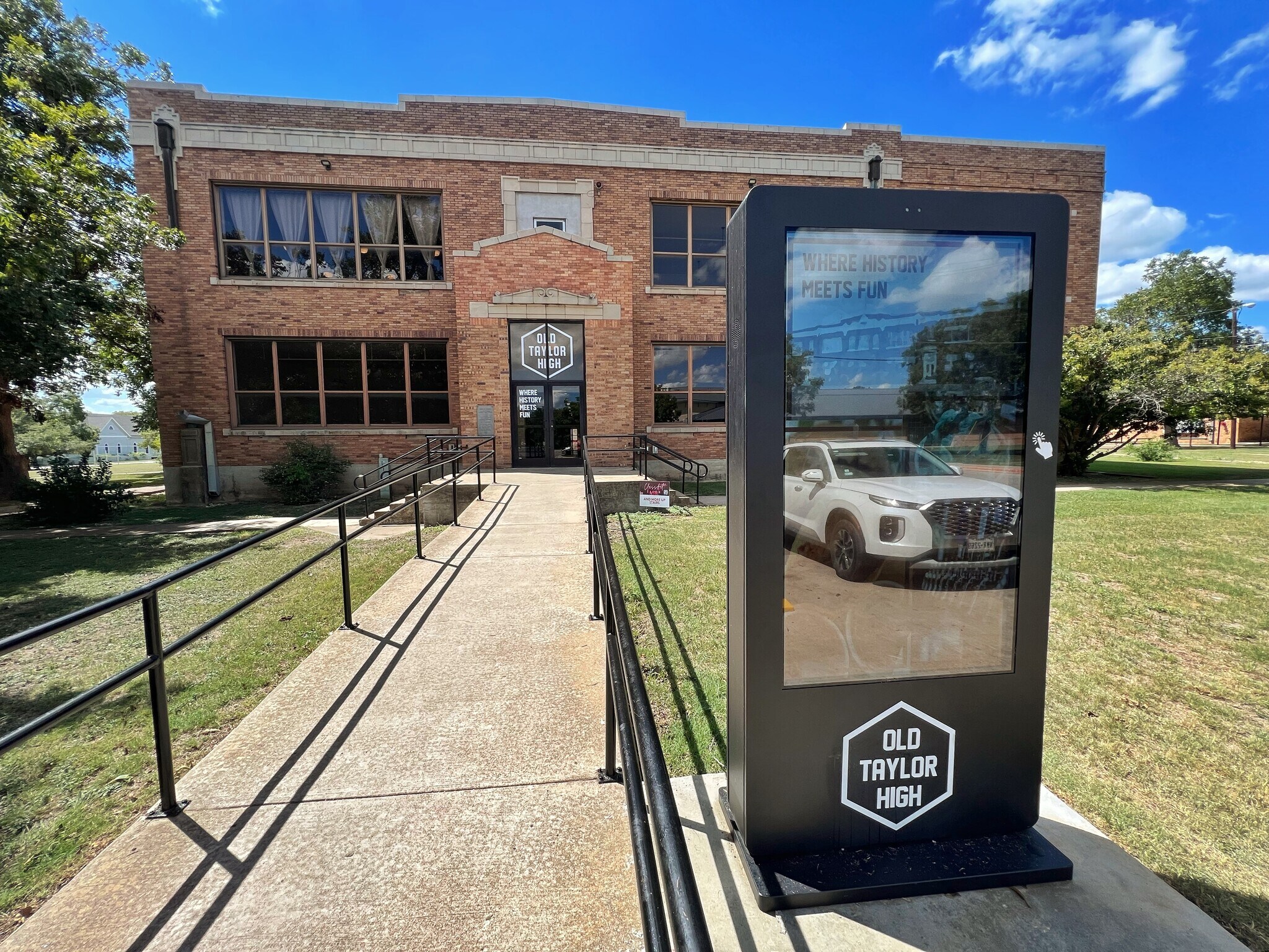 410 W 7th St, Taylor, TX for lease Primary Photo- Image 1 of 39