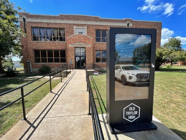 More details for 410 W 7th St, Taylor, TX - Retail, Flex for Lease