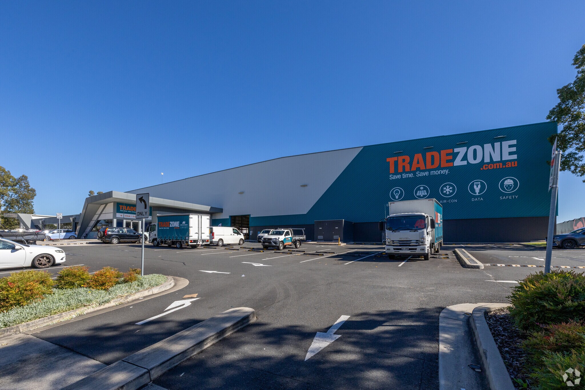 4 Oatley Cl, Blacktown for lease Building Photo- Image 1 of 10