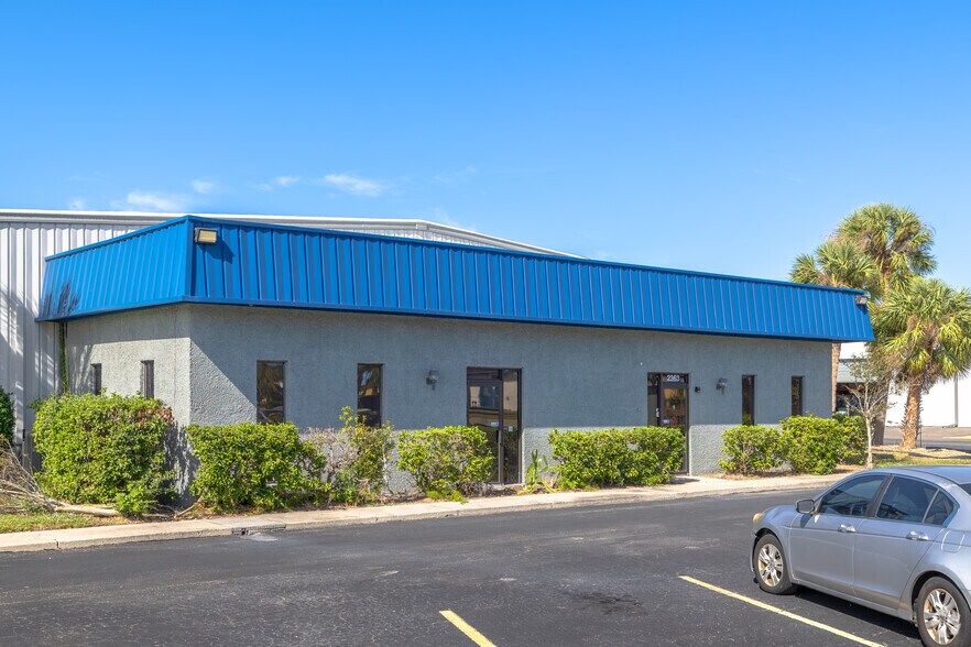 2363 Industrial Blvd, Sarasota, FL à louer - Photo du bâtiment - Image 2 de 10