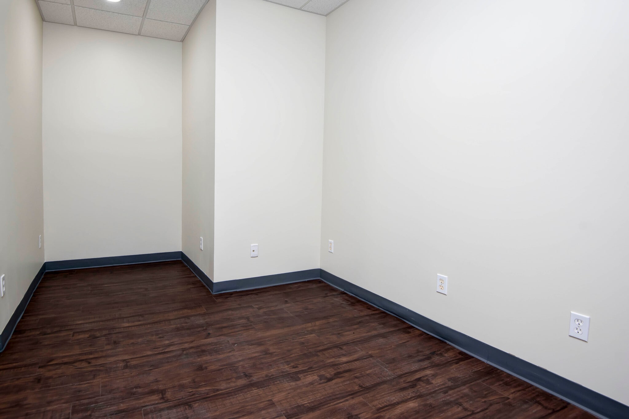 1420-1426 E Bradford Pky, Springfield, MO for lease Interior Photo- Image 1 of 4