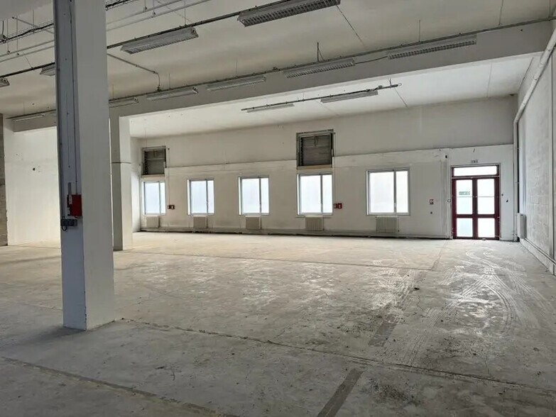 Flex dans Villepinte à louer - Photo du bâtiment - Image 2 de 19