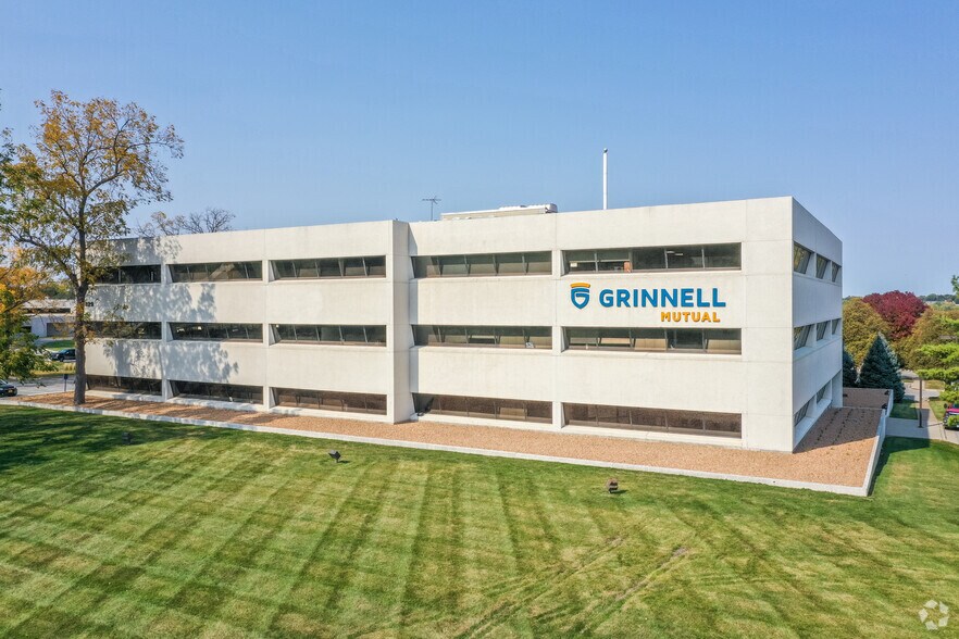 2829 Westown Pky, West Des Moines, IA à louer - Photo du bâtiment - Image 3 de 11