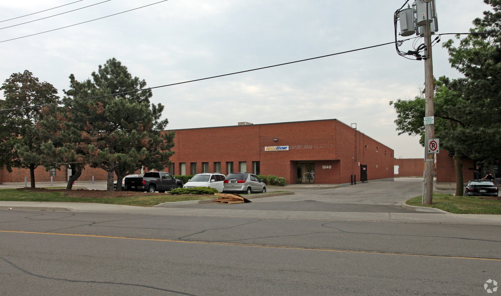 1840 Meyerside Dr, Mississauga, ON à louer Photo principale- Image 1 de 3