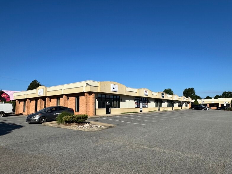 616 Guilford College Rd, Greensboro, NC for sale - Building Photo - Image 3 of 12