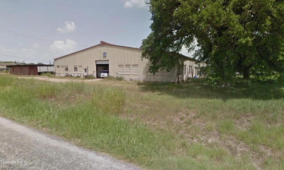 100 & 601 Hickey, Yoakum, TX for sale - Primary Photo - Image 1 of 9