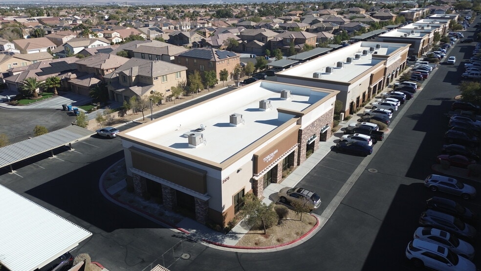 2470 W Horizon Ridge Pky, Henderson, NV à louer - Photo du bâtiment - Image 3 de 26