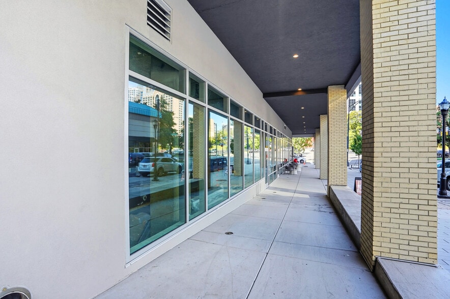 125 S Brevard St, Charlotte, NC for lease - Building Photo - Image 3 of 25