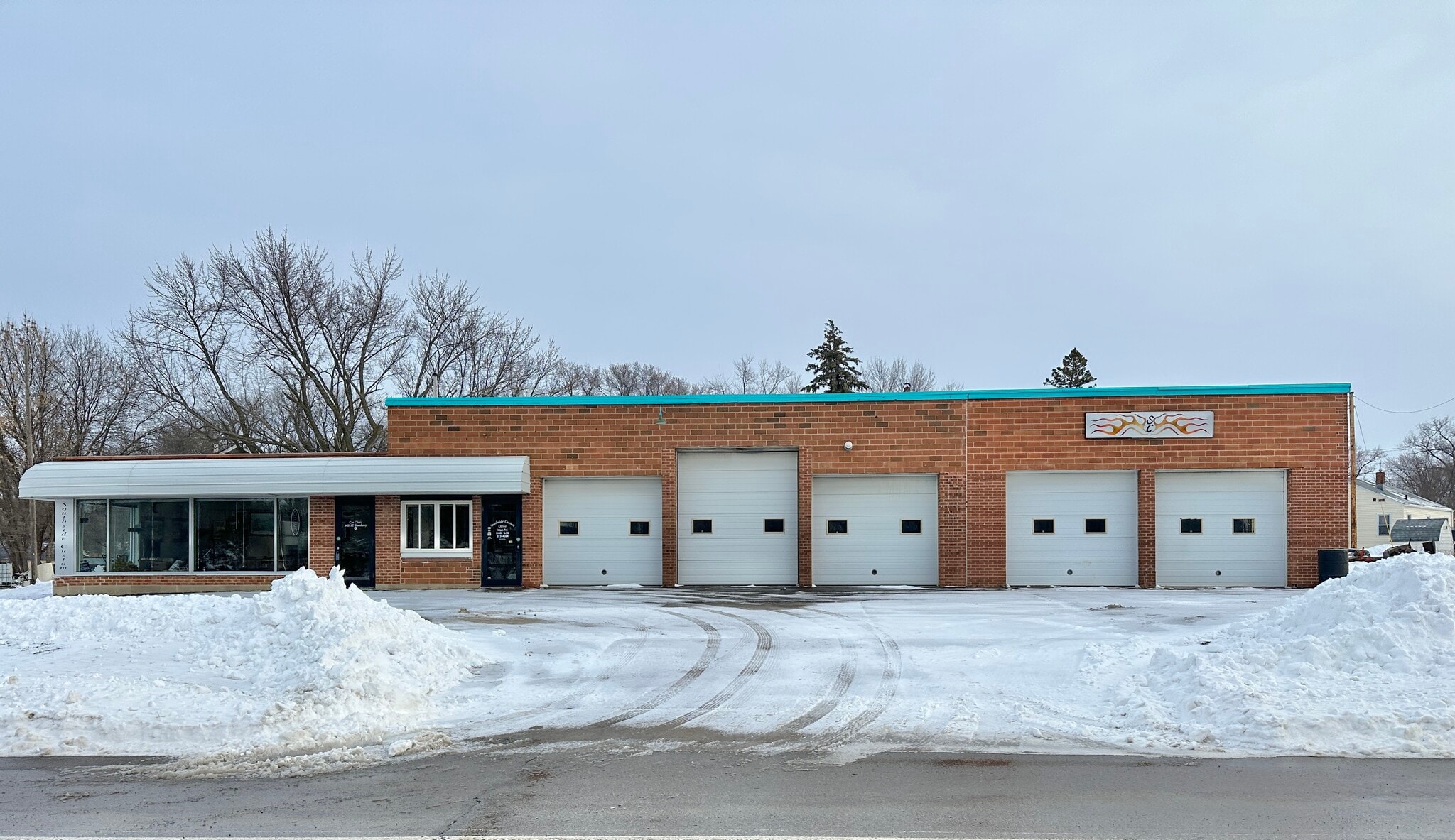 1401 SE Broadway Ave, Albert Lea, MN for sale Primary Photo- Image 1 of 52