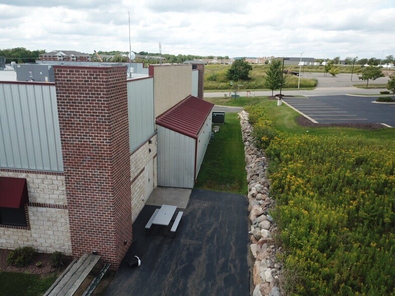 7802 Meadow Rock Dr, Weston, WI for sale - Building Photo - Image 2 of 10