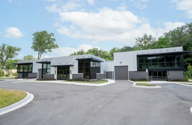 Plus de détails pour 16350 Northville Rd, Plymouth, MI - Industriel à louer