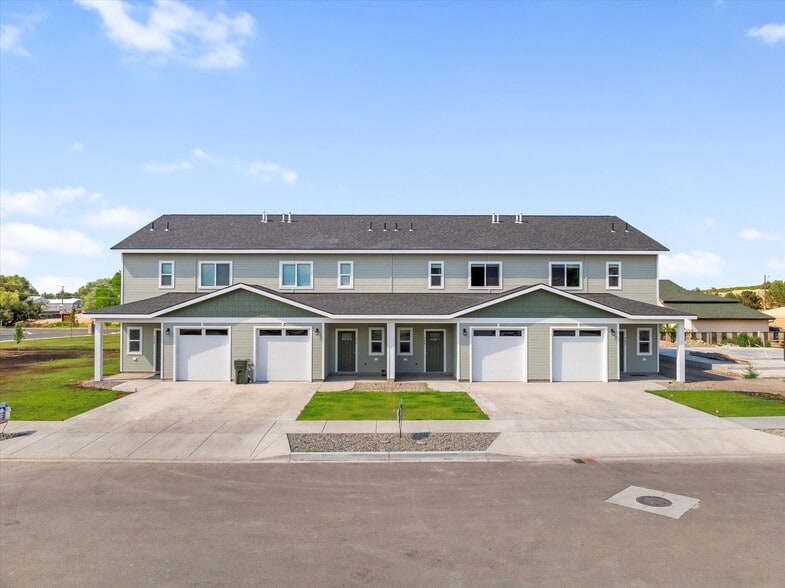 560 Park Springs Ave, Baker City, OR for sale - Primary Photo - Image 1 of 39