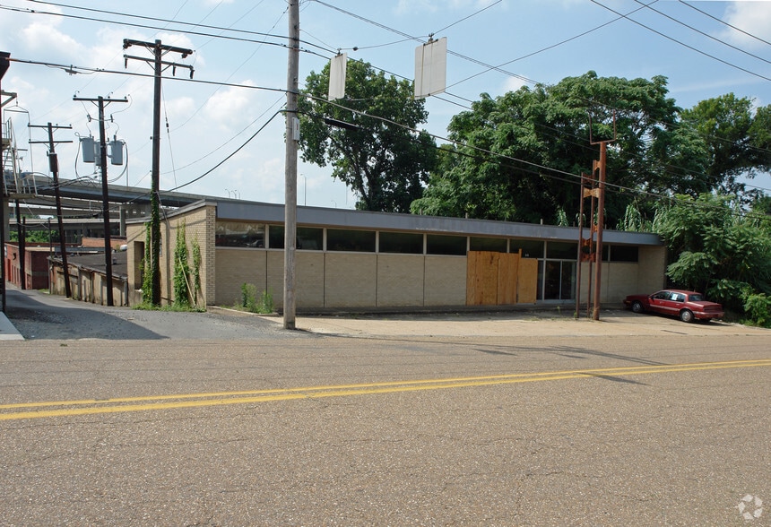 CBD Mixed-Use Retail/ Office/ Warehouse portfolio of 2 properties for sale on LoopNet.ca - Primary Photo - Image 1 of 4