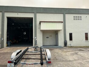 4701-4755 NE 12th Ave, Oakland Park, FL for lease Building Photo- Image 1 of 3