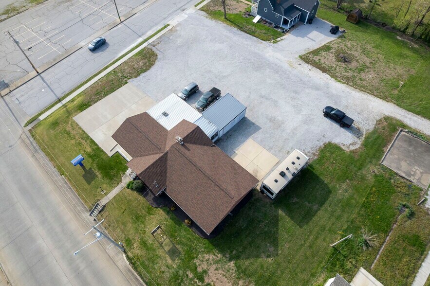 407 W Saint Joseph St, Perryville, MO à vendre - Photo du bâtiment - Image 3 de 36