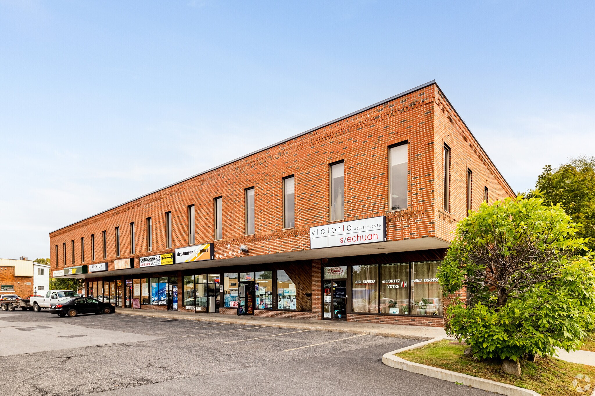 1434-1446 Rue Victoria, Longueuil, QC for sale Primary Photo- Image 1 of 1